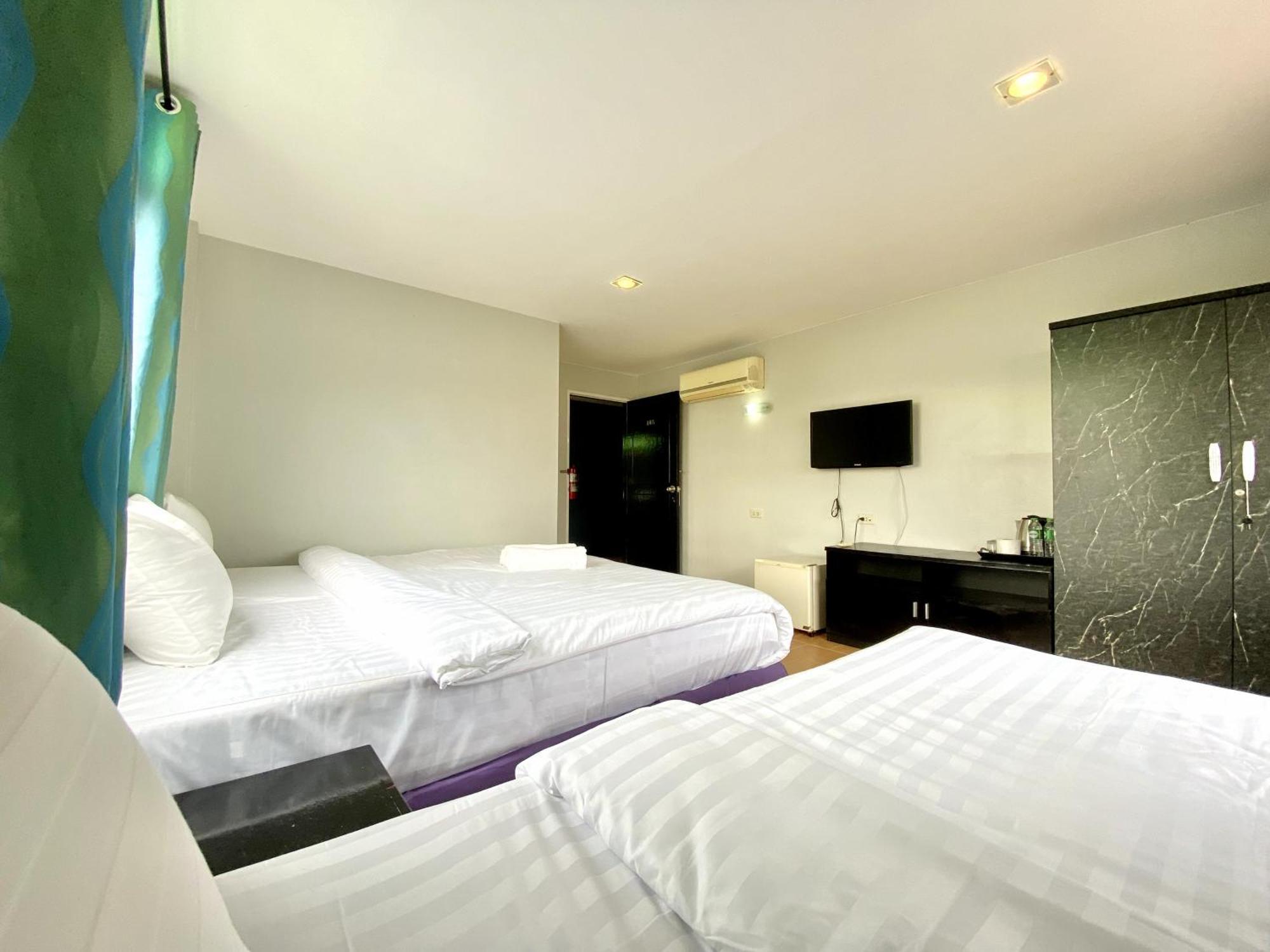 Beachwalk Minotel Patong Екстер'єр фото