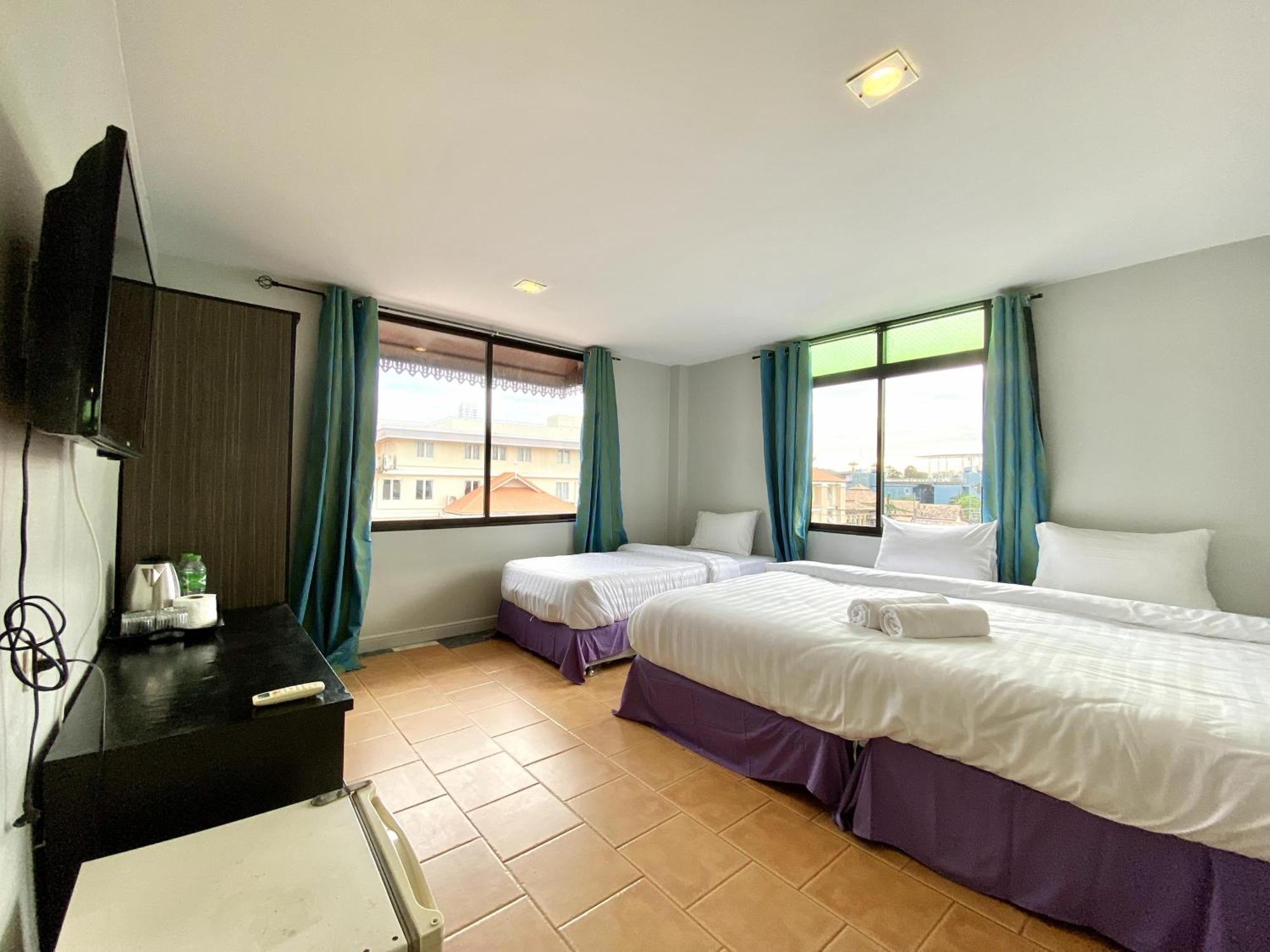 Beachwalk Minotel Patong Екстер'єр фото