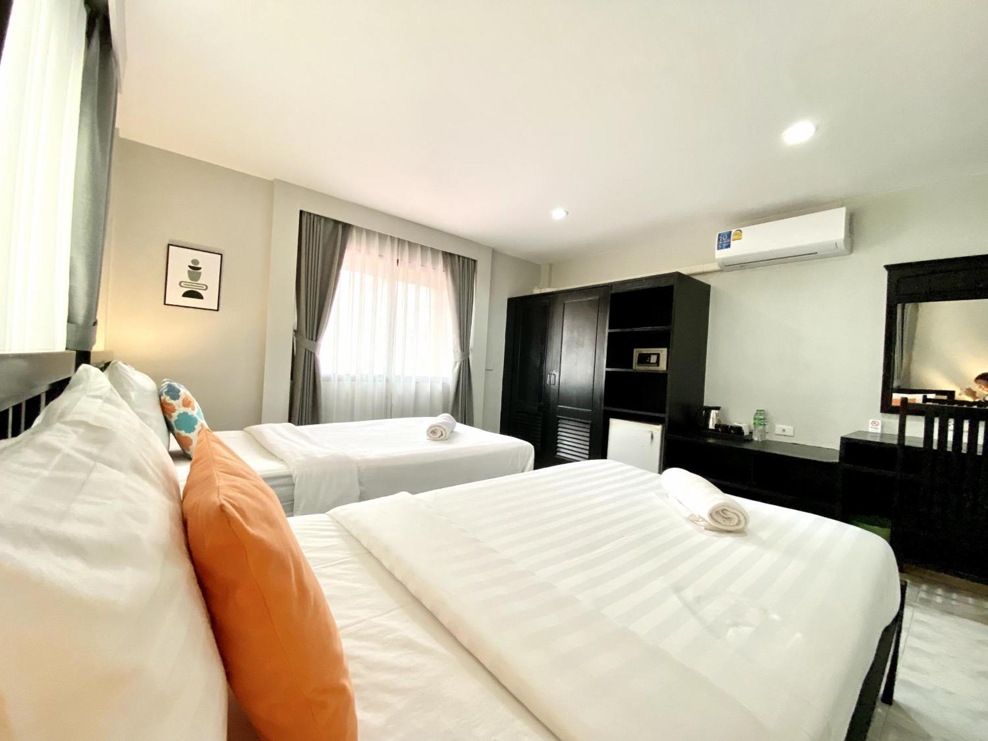 Beachwalk Minotel Patong Екстер'єр фото