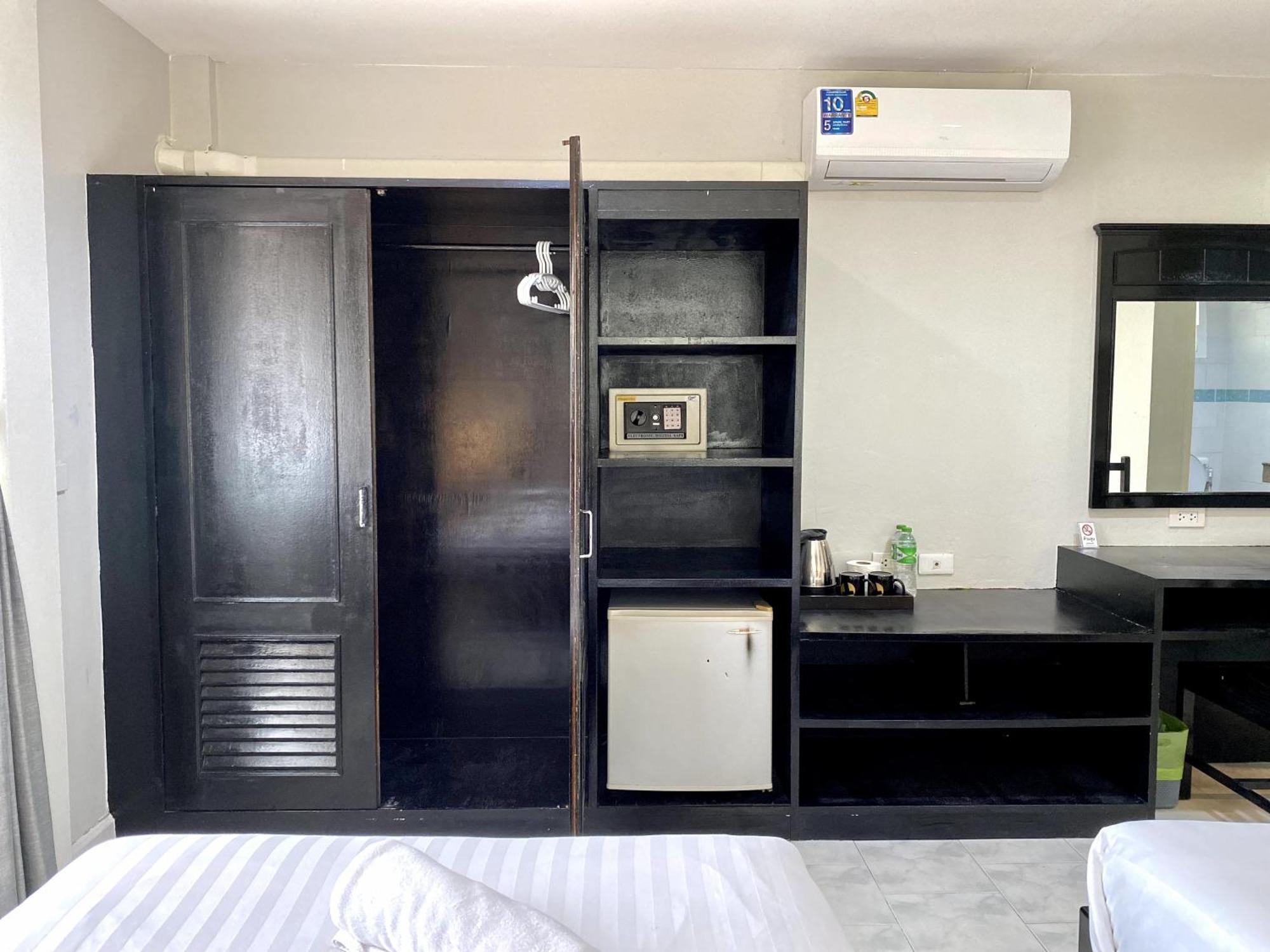 Beachwalk Minotel Patong Екстер'єр фото