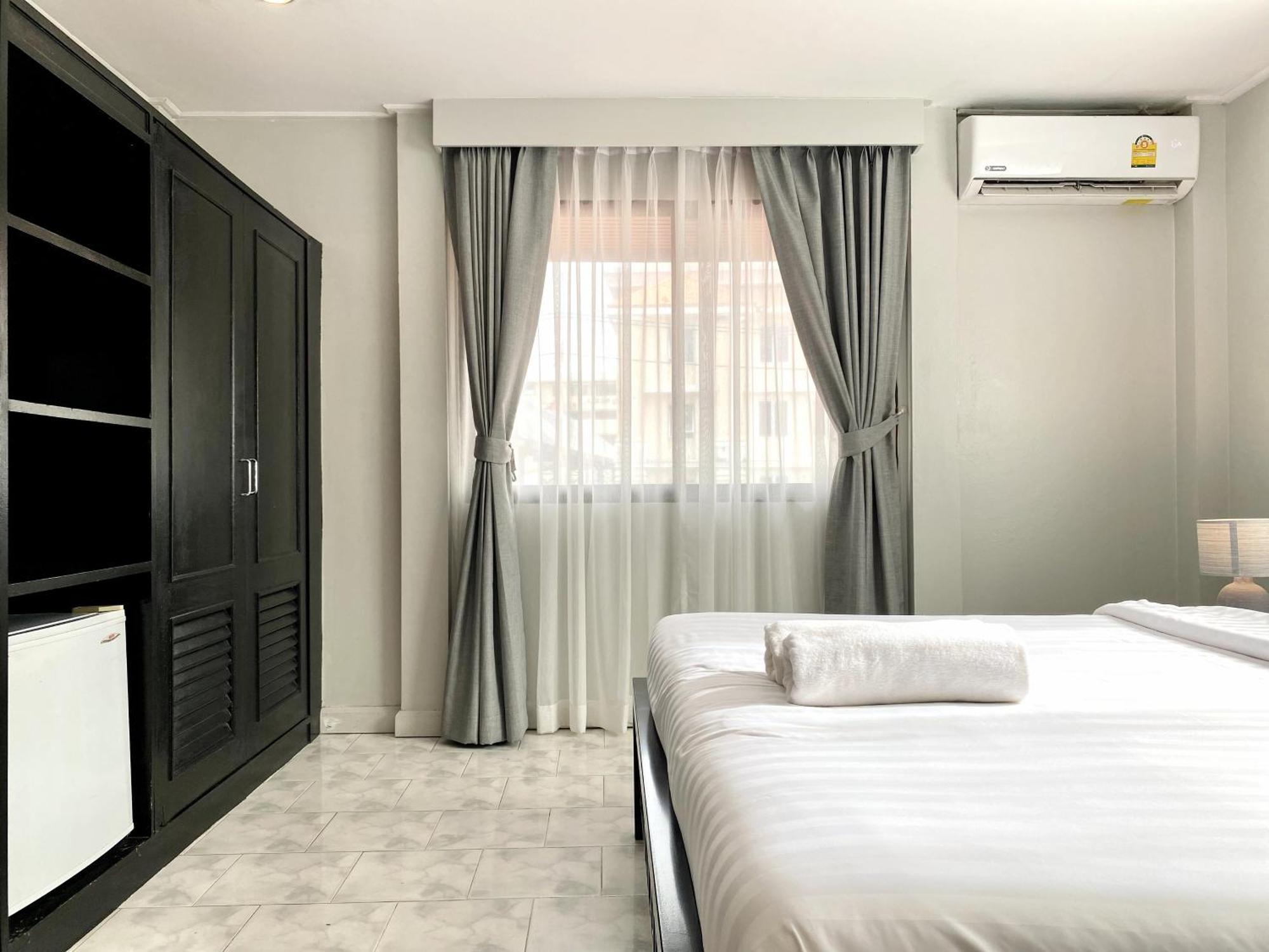 Beachwalk Minotel Patong Екстер'єр фото