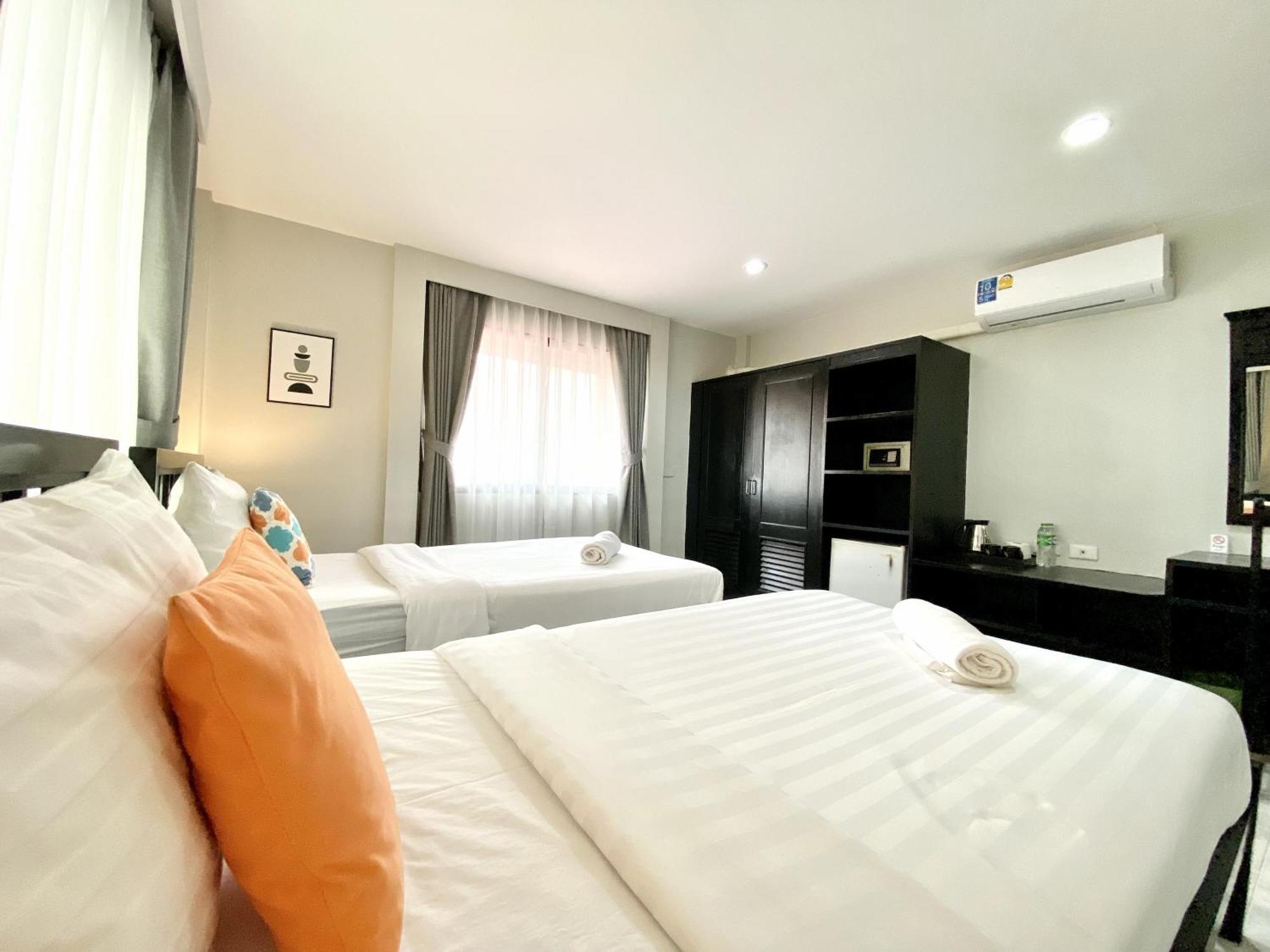 Beachwalk Minotel Patong Екстер'єр фото
