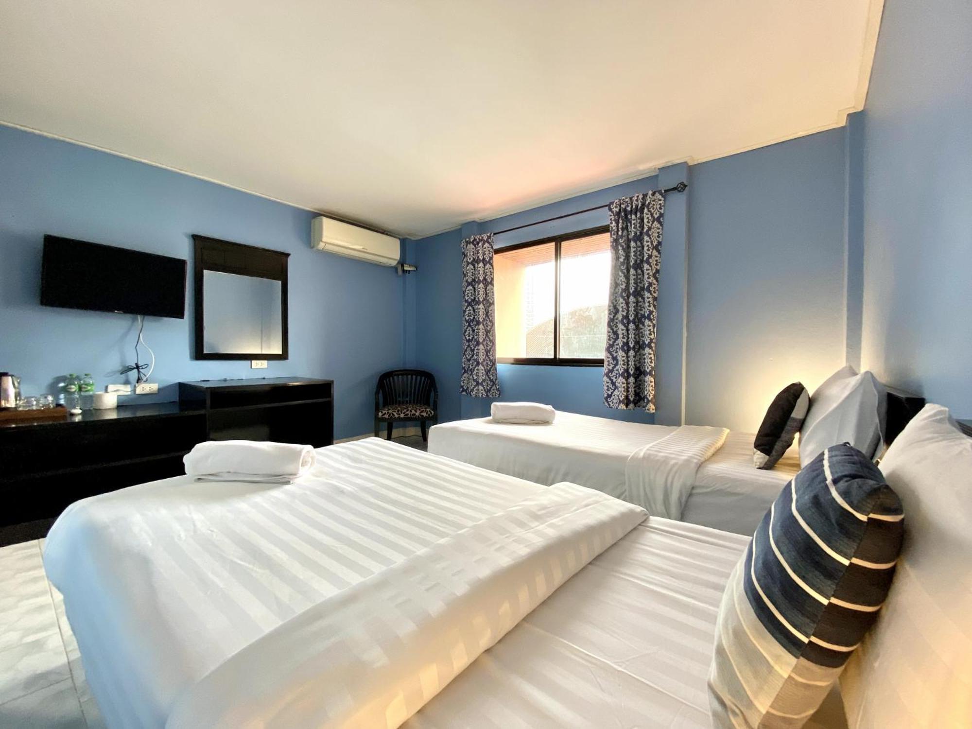 Beachwalk Minotel Patong Екстер'єр фото